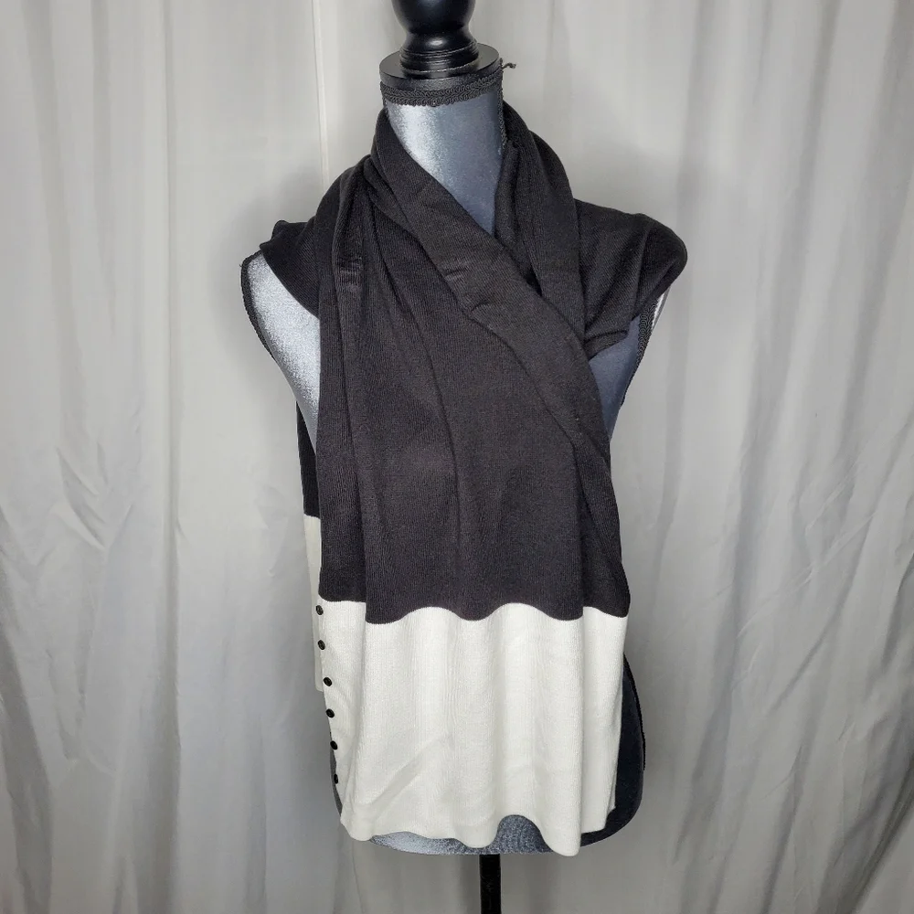 ♧ Gap Black and Cream Knit Scarf  with Button Accents 17